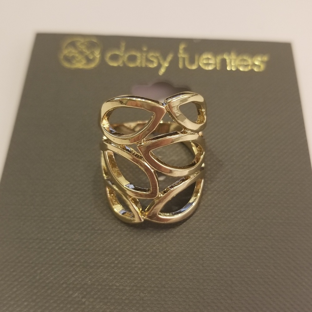 Gold leafy design ring